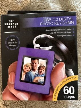 The Sharper Image USB 2.0 Rechargeable LCD Digital 60 Photo Album Key Chain NIB